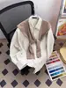 Camisa de Manga Larga Estilo Universitario para Hombre Chal de Punto Camisa Azul Diseño Otoño 2025 Chaqueta Casual Rayada de Moda