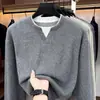 Moletom masculino de cashmere sintético, novo modelo outono 2026, falso duas peças, cor contrastante, barra em camadas, gola henley, camiseta de malha base de manga longa para homens
