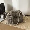 Bolso de felpa de lana de cordero de nicho transfronterizo para mujer, nuevo bolso cruzado versátil otoño/invierno 2026, bolso peludo súper moderno