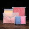 Fábrica de Dongguan pronta entrega bolsa com zíper fosco CPE clipe de corrente para maiô bolsa de vestuário pode ser impressa LOGO bolsa de embalagem escovada