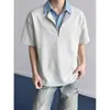 Camiseta falsa de duas peças estilo americano com mangas curtas para homens, camisa polo de meia manga estilo faculdade para o verão, top soltinho fresco e moderno