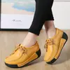 Suministro transfronterizo para Amazon: Zapatos de mujer de cuero genuino, suela blanda, con cordones, suela gruesa, diseñados para mujeres de mediana edad y mayores, venta al por mayor y exportación para comercio internacional