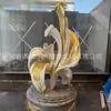 Escultura de Flor e Folha Abstrata para Interior, Feita de Fibra de Vidro Banhada a Ouro, Personalizada para Projetos de Paisagismo de Hotéis e Escritórios