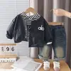 Ropa para Niños Primavera y Otoño 2026 Ropa Nueva para Niños Sudadera con Capucha de Rayas de Niños Chaqueta de Cuero para Bebé Conjunto de Tres Piezas