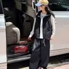 Conjunto de tres piezas para niña con chaleco con capucha, colección otoño 2026, para niños de talla mediana y grande, que incluye una camiseta interior, un chaleco estilo workwear y pantalones de pierna ancha, un atuendo casual de otoño