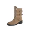 Botas cálidas de estilo británico de moda, 4.5 cm, forradas de felpa, colección otoño/invierno 2026, punta redonda, tacón grueso, detalle de hebilla, botas peludas, botines