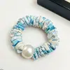 Scrunchies Florais Frescos com um Toque de Luxo para Meninas, Elásticos de Cabelo de Alta Elasticidade que Não Danificam o Cabelo, Faixas de Cabelo com Pérolas