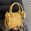 Bolsa Balde Portátil Estilosa e Simples em Estilo Ocidental para Mulheres 2025 Primavera Nova Bolsa Transversal de Ombro Versátil de Alta Qualidade Moderna