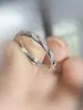 Anel de diamante ins nicho alto senso 2023 novo bonito elegante liso anel ajustável para mulheres