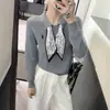 Suéter de punto con cuello polo estilo francés de terciopelo Andi con pequeño diseño de logo de caballo para mujer, nueva colección de otoño, combinado con un top con cuello de pañuelo de seda