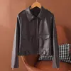 Atacado transfronteiriço roupas femininas 2026 outono novo estilo bolso grande lapela decorativa jaqueta curta de pele de carneiro plus size