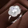 Anillo Abierto Elegante con Forma de Flor Adornado con Circonitas, un Estilo de Lujo Ligero y Suave, Regalo Versátil y Ceremonial
