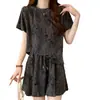 Conjunto estiloso de duas peças com rasgos e strass para o verão, conjunto casual de shorts plus size para mulheres, cor cinza