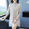Vestido de Punto para Mujer Estilo Nuevo Otoño/Invierno 2026, de Longitud Media, Cuello Semi Alto, Color Sólido, Vestido Suéter Cálido