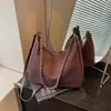 Bolsa de grande capacidade transfronteiriça, bolsa tote com corrente da moda, nova coleção outono 2026, bolsa de ombro/transversal casual retrô para o dia a dia