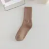 Meias femininas de cano médio, meias de algodão de cor sólida, absorventes de suor, estilo japonês, alta elasticidade, meias longas empilhadas femininas casuais da moda