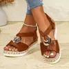 Sapatos femininos de tamanho grande, transfronteiriços europeus e americanos, com fivelas de metal, corda de cânhamo trançada, produto popular transfronteiriço no AliExpress, design simples que aumenta a altura, atacado de tamanhos grandes
