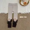 Leggings gruesos con forro de felpa para niñas para otoño e invierno, versátiles para usar al aire libre, con puños de calcetín de oso de peluche, pantalones cálidos infantiles de retazos