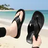 Chanclas para hombre 2026 modelo nuevo de verano, sandalias para hombre de piel de vacuno de capa superior, antideslizantes, resistentes al olor, chanclas de playa con tira para el dedo del pie