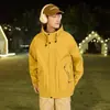 Jaqueta Masculina Nova Primavera 2026 Estilo Americano Versátil com Capuz Três-Resistente Casual Bolso Grande Jaqueta Softshell para Homens e Mulheres