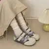 Zapatos de ballet planos redondos calados de color block populares para mujer, nuevos zapatos casuales finos versátiles de verano 2026 con correas de velcro