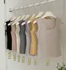 Chaleco térmico de proteína de seda cepillada para otoño e invierno con ribete de encaje, diseñado para retener el calor sin ser voluminoso, con copas incorporadas en el pecho para un ajuste adelgazante