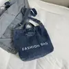 Bolso de Mezclilla Casual Retro de Gran Capacidad Personalizado 2026 Nuevo Estilo Coreano Estampado de Letras Bolso Cruzado Sencillo para Mujer