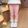 Leggings gruesos con forro polar para niñas, nuevo estilo otoño/invierno 2025, pantalones exteriores de invierno para niños con dibujos animados de bebé