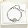 Nuevo artículo de moda de venta caliente transfronteriza, pulsera con sentido de alta gama, pulsera de trébol de cuatro hojas de doble cara, fabricantes mayoristas de joyería de acero inoxidable para mujer