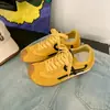 Sapatos de Treinamento Moral com Salto Interno Retro de Couro Genuíno no Mesmo Estilo de Wang Yibo para Mulheres, Sapatos Esportivos e Casuais Versáteis com Biqueira Larga, Sapatos Forrest Gump