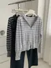Suéter con capucha de mezcla de lana a rayas estilo coreano para mujer, colección otoño 2026, corte holgado y adelgazante, cárdigan de punto con doble cremallera