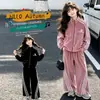 Conjunto de veludo outono e inverno para meninas, novo estilo 2026, moletom e calça pantalona modernos e da moda estilo coreano, coleção de outono