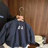 Gabardina corta estilo coreano para bebé niña, ropa de primavera y otoño para niñas, nueva y moderna chaqueta de encaje 2026 para bebés niñas