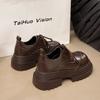 Sapatos Únicos de Designer com Solado Grosso e Boca Rasa 2024 Tendência Nova Salto Médio High-End Estiloso Rua Alto Valor Sapatos Lizzie
