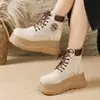 Botas de combate femininas com sola grossa que aumentam a altura mulheres 2026 novo estilo cadarço plataforma tornozeleiras para pessoas baixas retrô botas amarelas grandes diárias