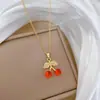 [Acero de titanio] Elegante y lujoso collar de diamantes con circonitas de cereza y diamantes para mujer, cadena de clavícula a juego. Cadena de acero de titanio.