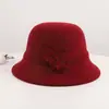 Sombrero de pescador de fieltro de lana 100% coreano con flor para mujer, estilo retro, color liso, moda elegante de alta gama, para madre, Otoño Invierno