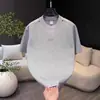 Camiseta de Manga Curta com Design Americano Masculina Verão 2025 Nova Tendência Gola Redonda Bordada Manga Meia-Manga Tops Masculinos