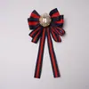 Estilo transfronterizo más vendido broche de corsage con lazo de pedrería a rayas decoración para camisa corbata cuello accesorios de flor