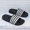 Pantuflas Transfronterizas para Hombres y Mujeres, Pantuflas de Baño para Uso en Exteriores, Zapatos Caseros de Comercio Exterior para Hombres con Cuatro Rayas, Suela Suave