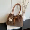 Bolsa de Axila de Pelúcia Estilo Preguiçoso Feminina 2026 Outono/Inverno Nova Grande Capacidade Ombro Único Transversal Moda Versátil Bolsa de Mão