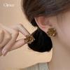 Brincos trapezoidais com banho de ouro real em haste de prata, design de nicho, brincos elegantes de luxo leve, brincos de alta qualidade para mulheres