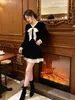 Top retro de terciopelo negro estilo francés Nanyou para mujer, cuello en V, con detalle de lazo, cintura ceñida, mangas largas elegantes, efecto adelgazante, perfecto para otoño e invierno