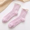 Otoño e Invierno engrosado cálido color sólido trenzado calcetines de dormir de vellón coral de media caña calcetines para el hogar calcetines simples para confinamiento venta al por mayor