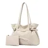 Nuevo Bolso de Mujer de Principios de Otoño Estilo Retro de Alta Gama Textura de Cuero con Cera de Aceite Bolso de Mano Gran Capacidad Versátil de Hombro Único Bolso para Madre e Hijo Moderno