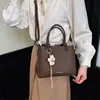 Bolso pequeño transfronterizo 2026 nuevo para mujer, bolso de mano casual de moda, bolso tipo cubo, versátil para el uso diario, bolso de hombro y cruzado texturizado