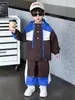 Traje de Bloques de Color Bordado para Niños de Primavera y Otoño Estilo Coreano Cortavientos Guapo para Niños Conjunto de Dos Piezas Ropa para Niños Pequeños y Niños Pequeños Comercio Exterior