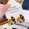 Pendientes Nuevos de Otoño e Invierno Estilo Maillard Marrón Estampado de Leopardo Forma de C con Clips para Orejas de Pelo de Caballo Sintético, Pendientes de Moda de Alta Gama y Elegantes