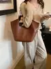Bolso tipo cesta de mercado de moda estilo coreano 2025 nuevo versátil con patrón de lichi bolso de mano de alta gama de un solo hombro cruzado