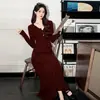 Moda Nova Outono/Inverno 2026 Suéter de Tricô Elegante Floral com Decote V Conjunto Longo de Saia de Duas Peças Tamanho Único